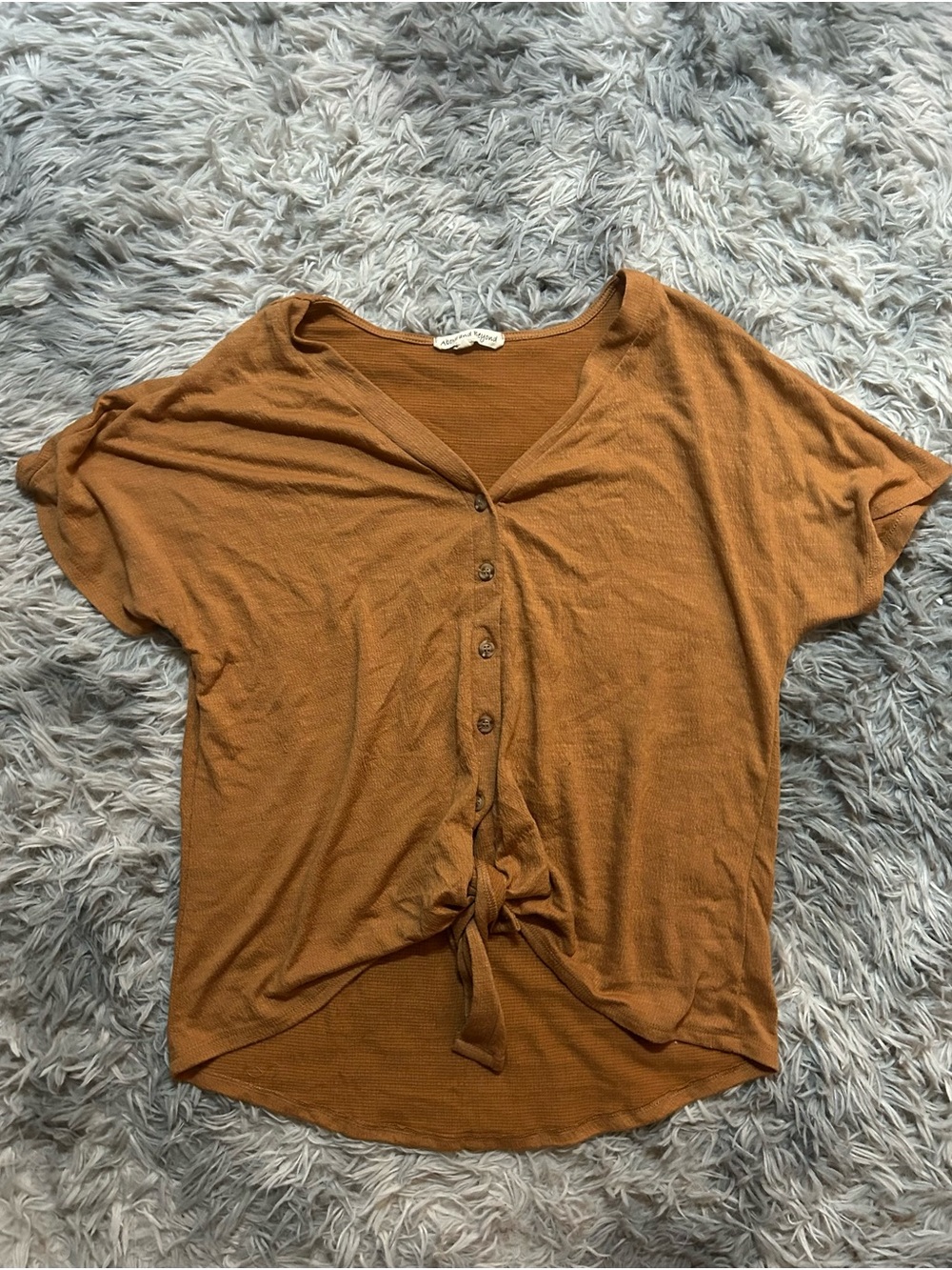 Button-Front Tie Hem Short Sleeve Top in Rust